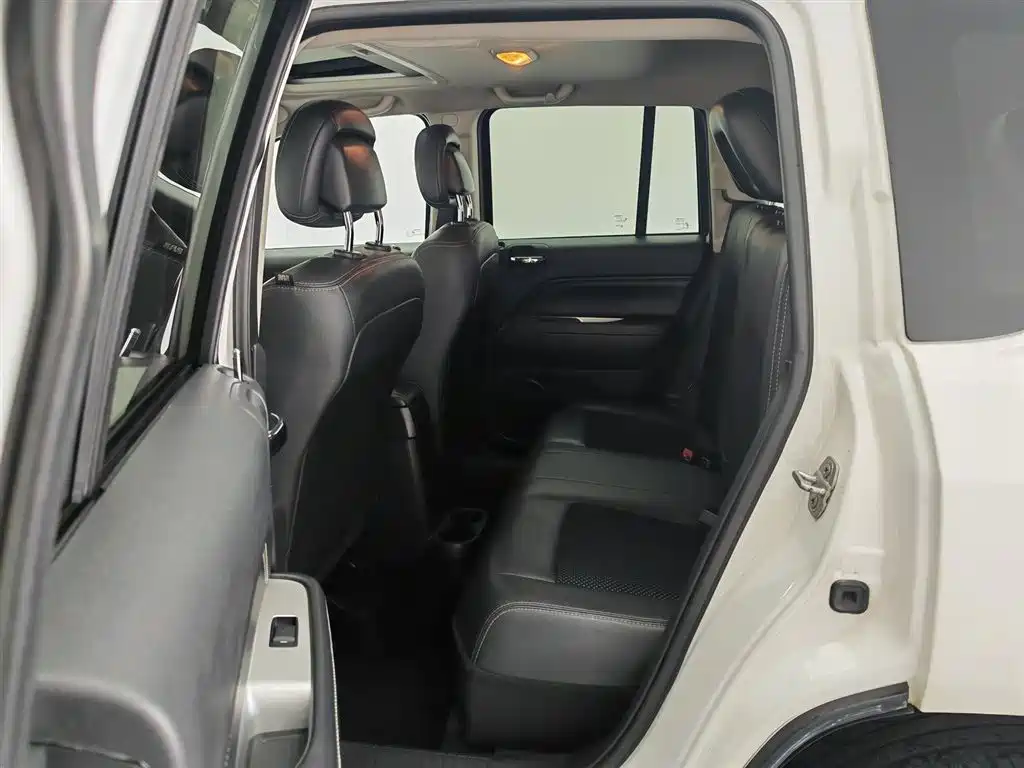 Jeep Compass 2015 — фото 15