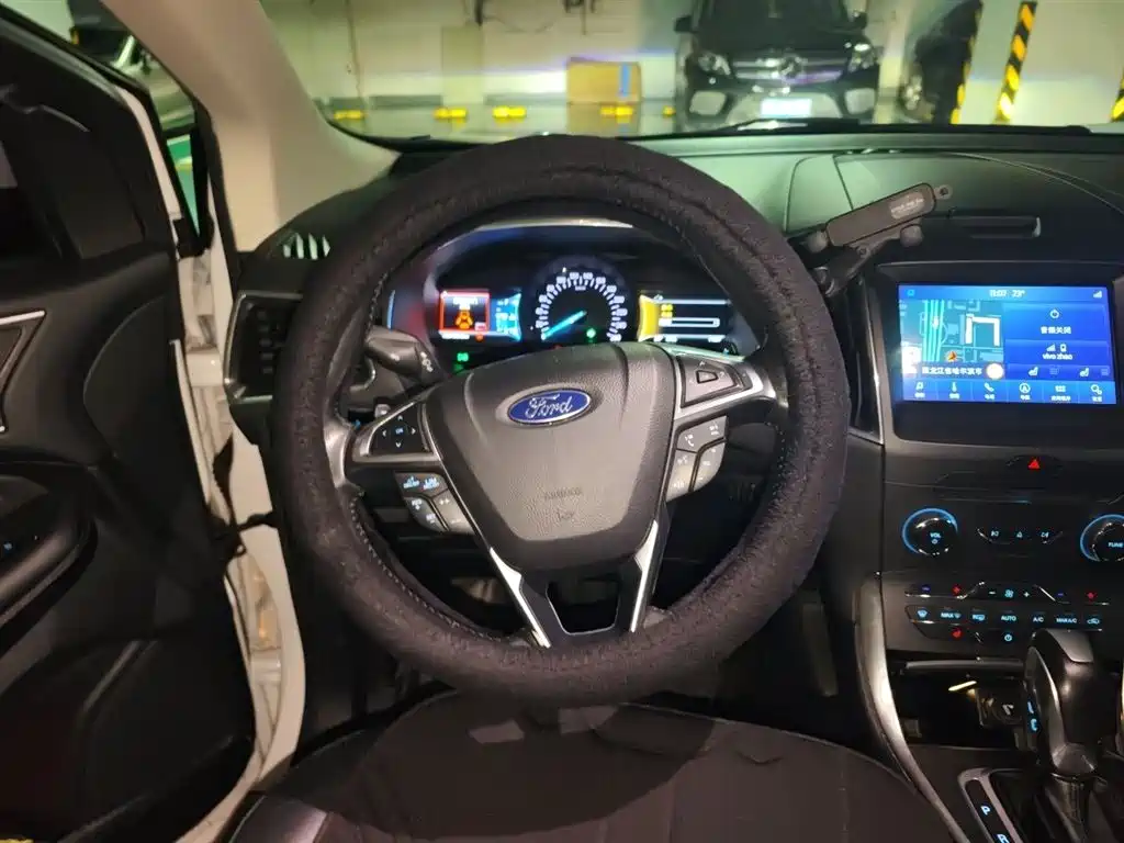 Ford Edge 2017 — фото 11