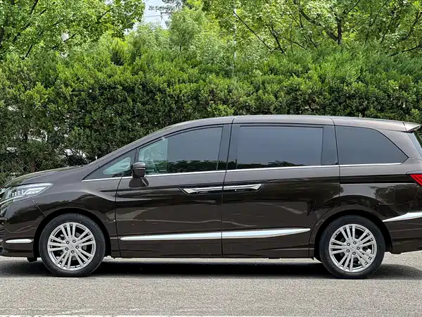 Honda Elysion 2016