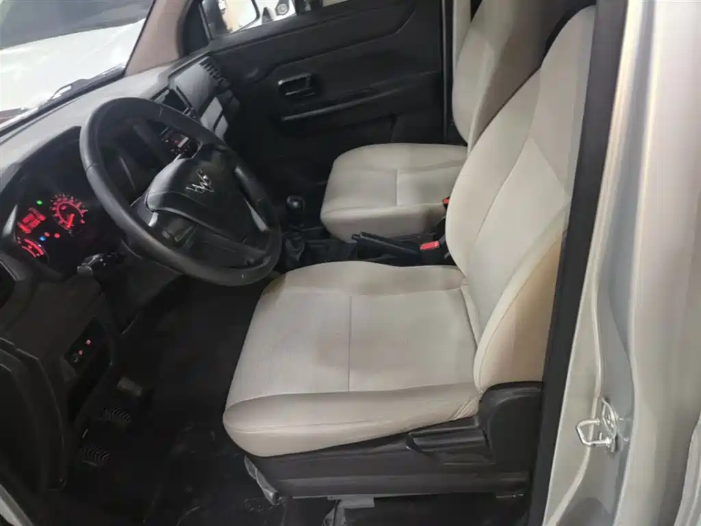Wuling Hongguang V 2021 — фото 15