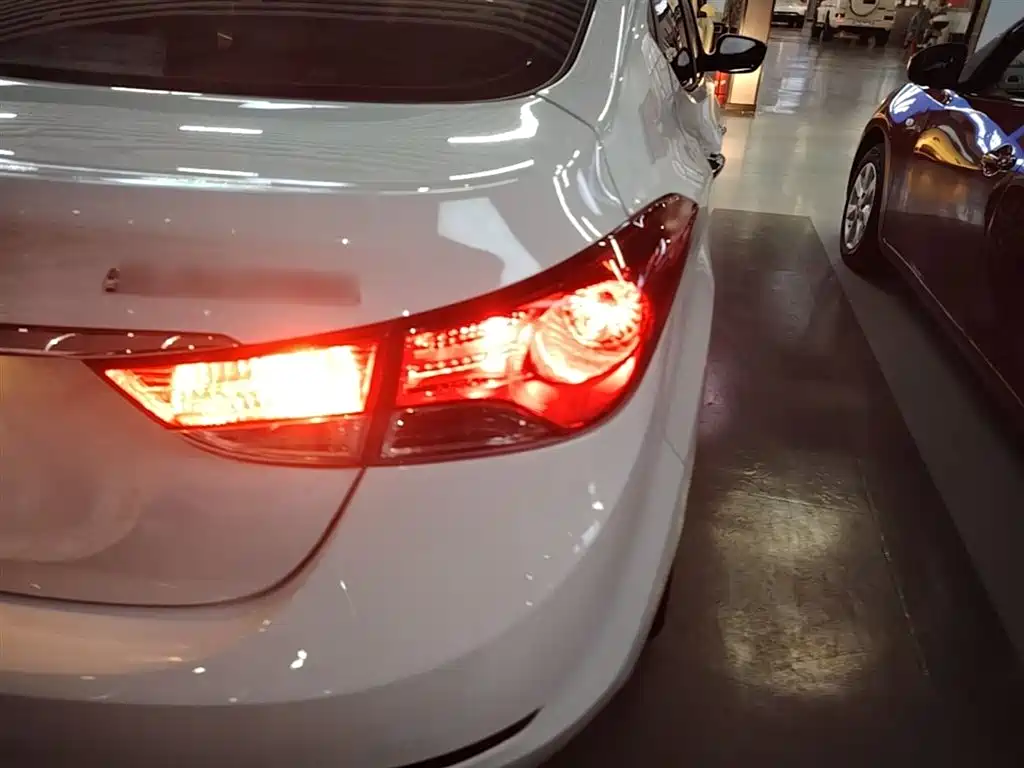 Hyundai Elantra Langdong 2015 — фото 8