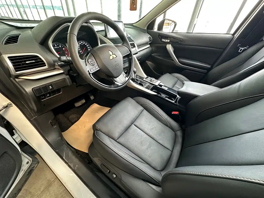 Mitsubishi Eclipse Cross 2020 — фото 15