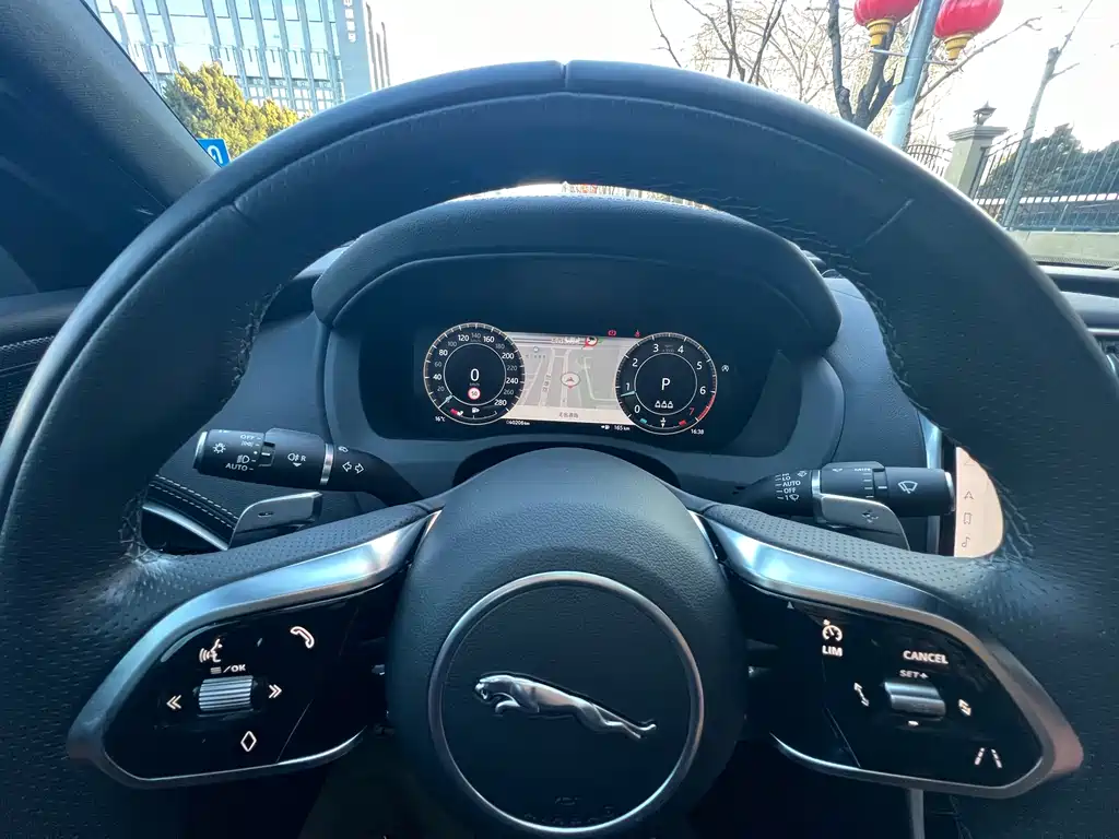 Jaguar XEL 2023 — фото 15