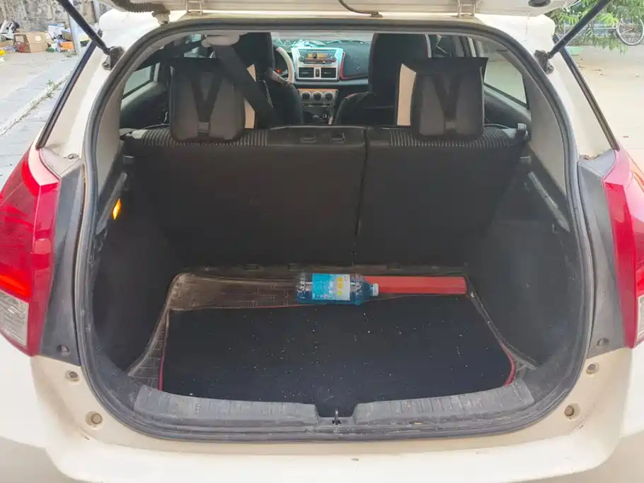 Toyota Yaris L 2015