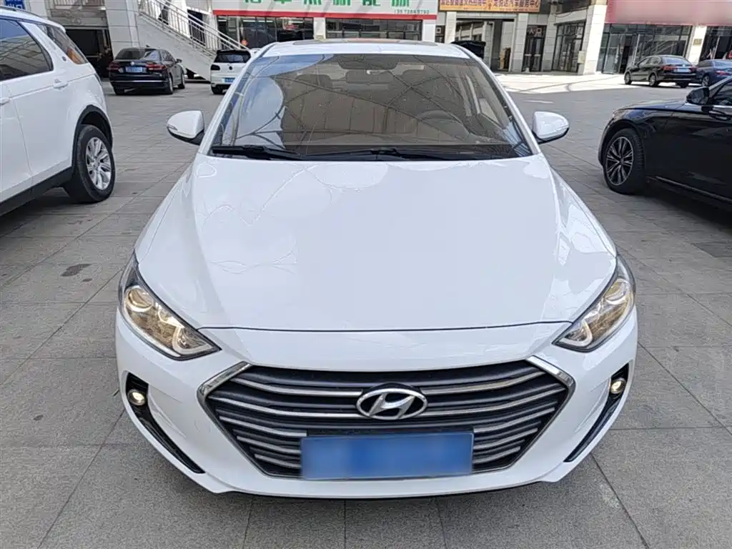 Hyundai Elantra 2016 — фото 3