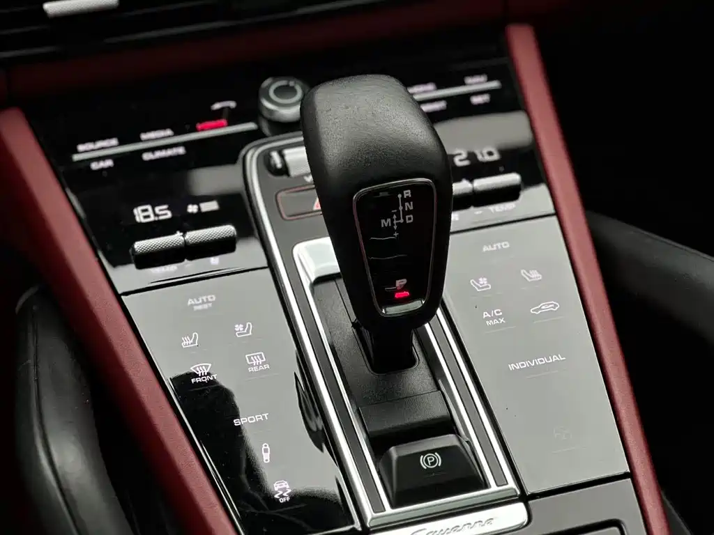 Porsche Cayenne 2020 — фото 11