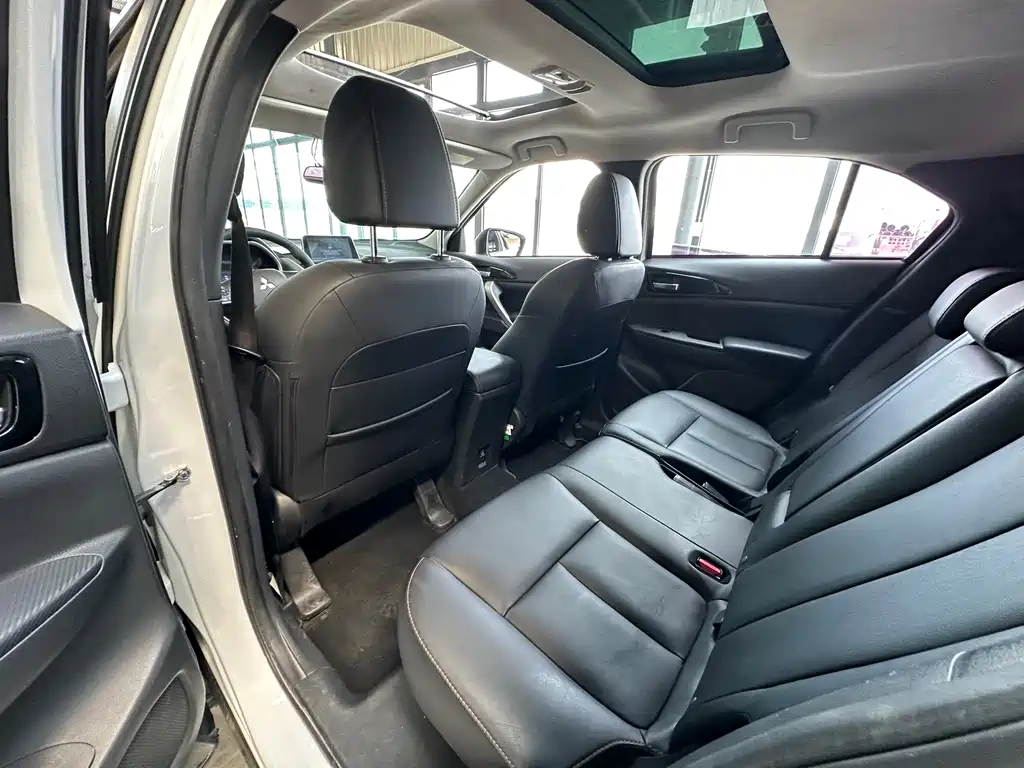 Mitsubishi Eclipse Cross 2020 — фото 10