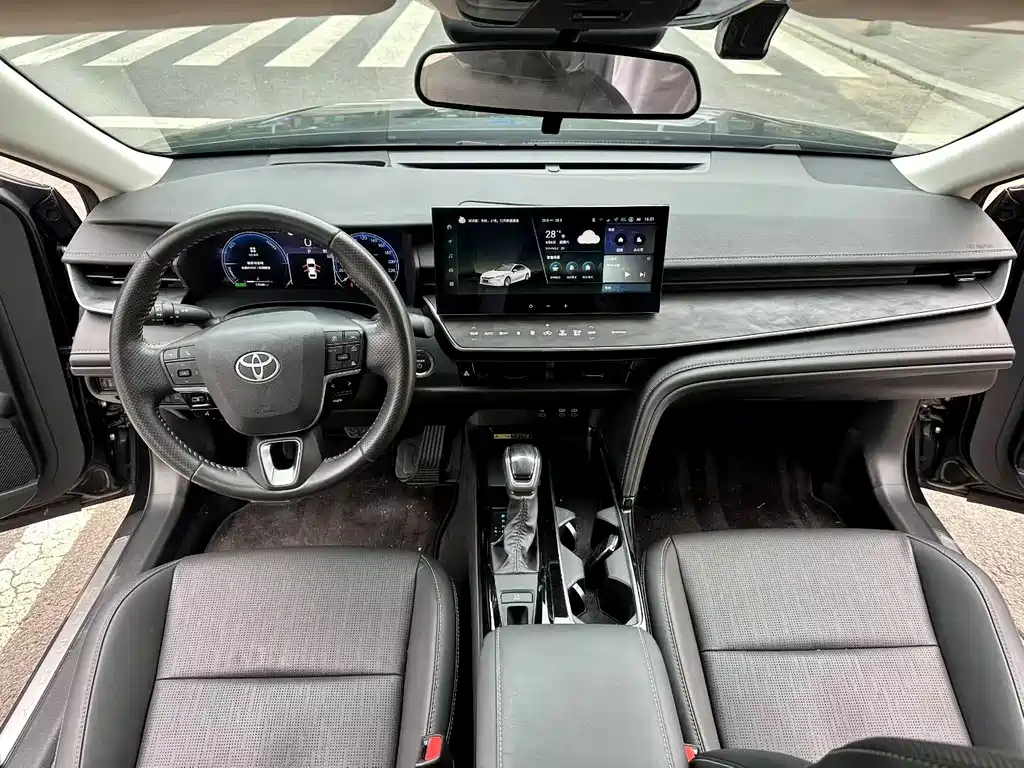 Toyota Camry 2024 — фото 8