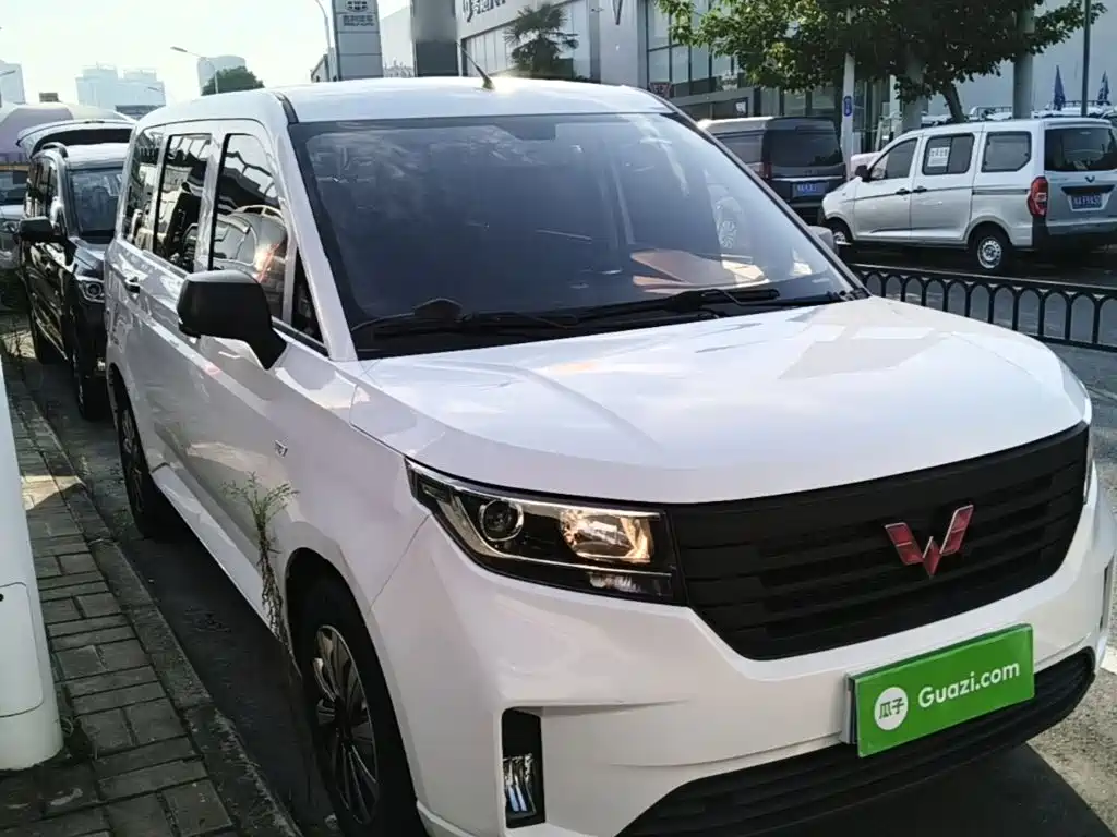 Wuling Hongguang PLUS 2023