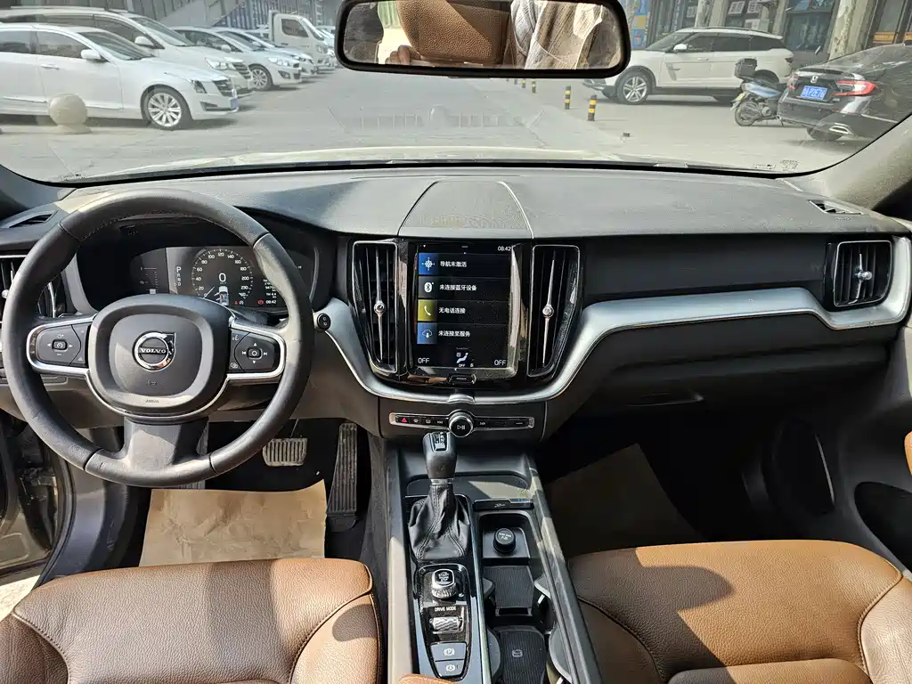 Volvo XC60 2021 — фото 10