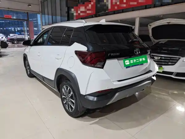 Toyota Yaris L 2021