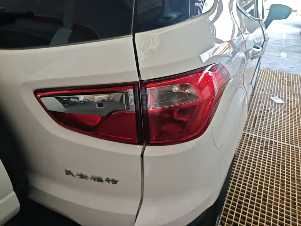 Ford EcoSport 2017 — фото 8