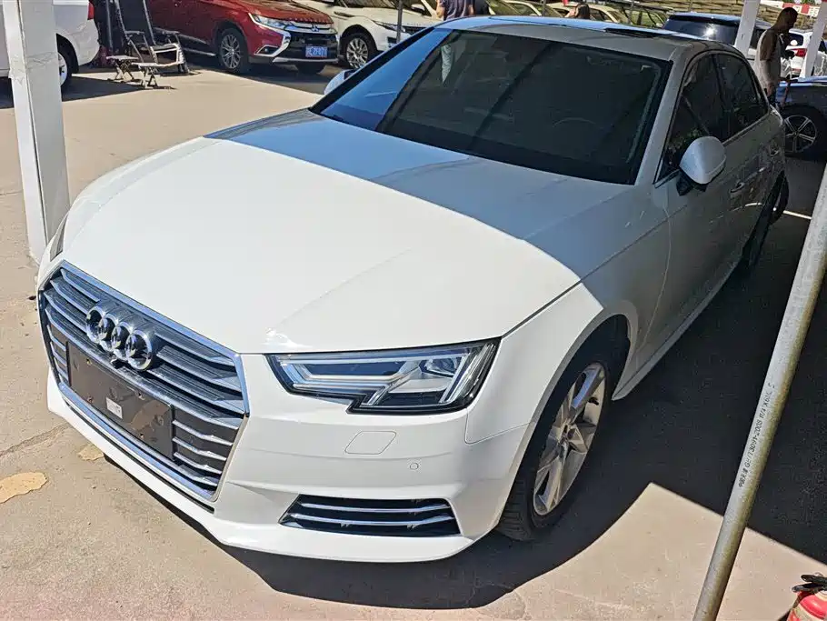 Audi A4L 2018 — фото 1