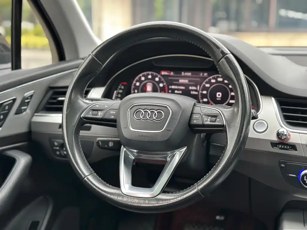Audi Q7 2017 — фото 23