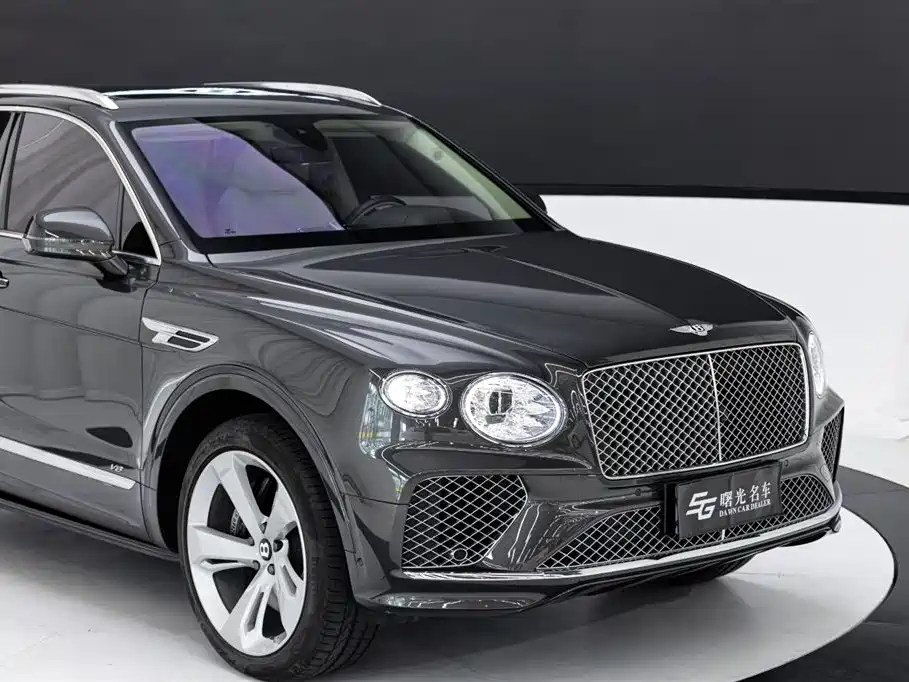 Bentley Bentayga 2022 — фото 18