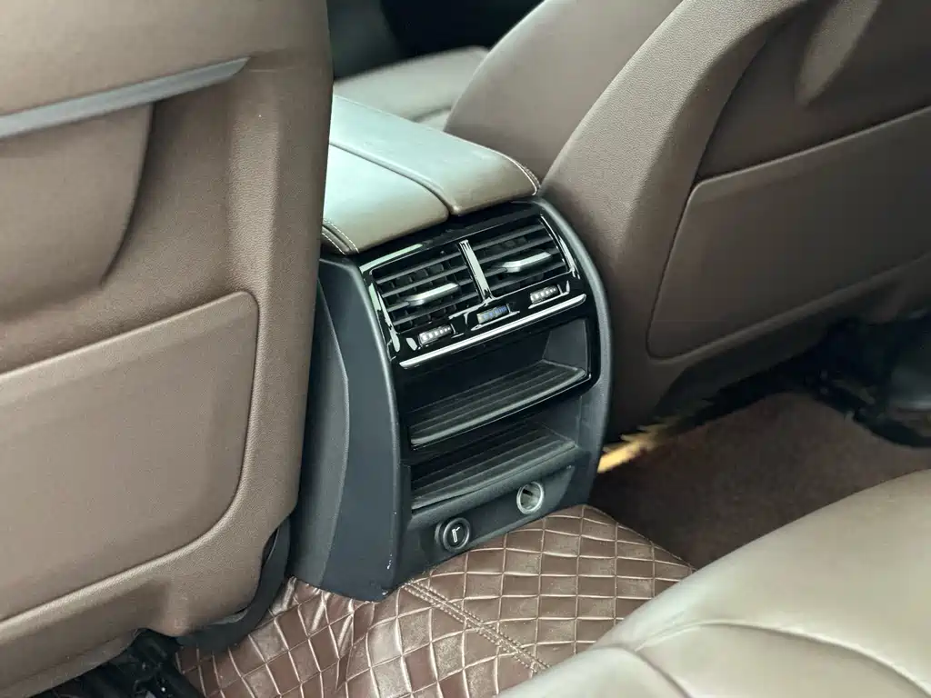 BMW 5 Series New Energy 2019 — фото 12