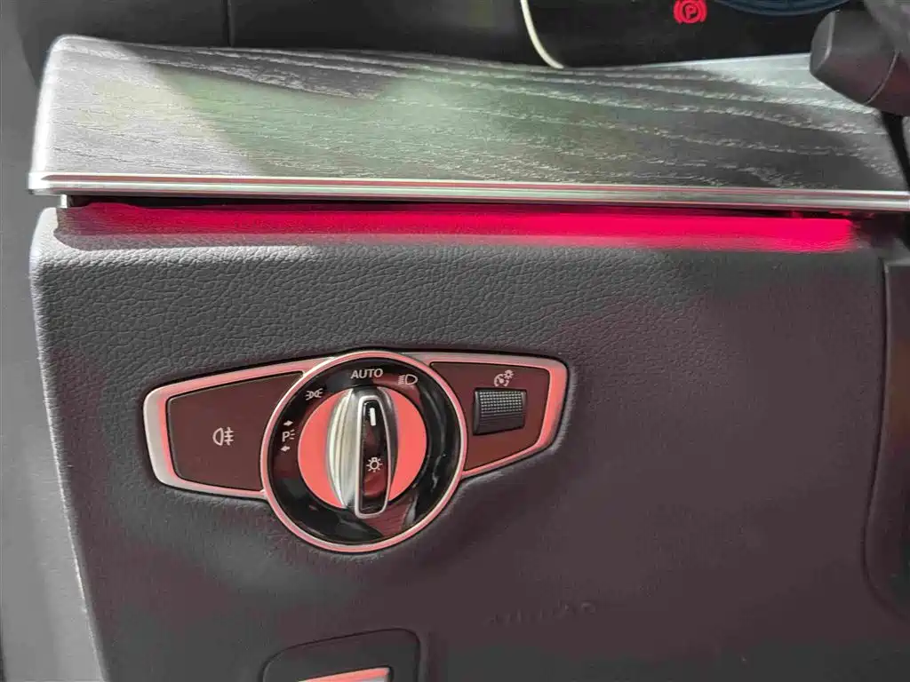 Mercedes-Benz E-Class 2023 — фото 24