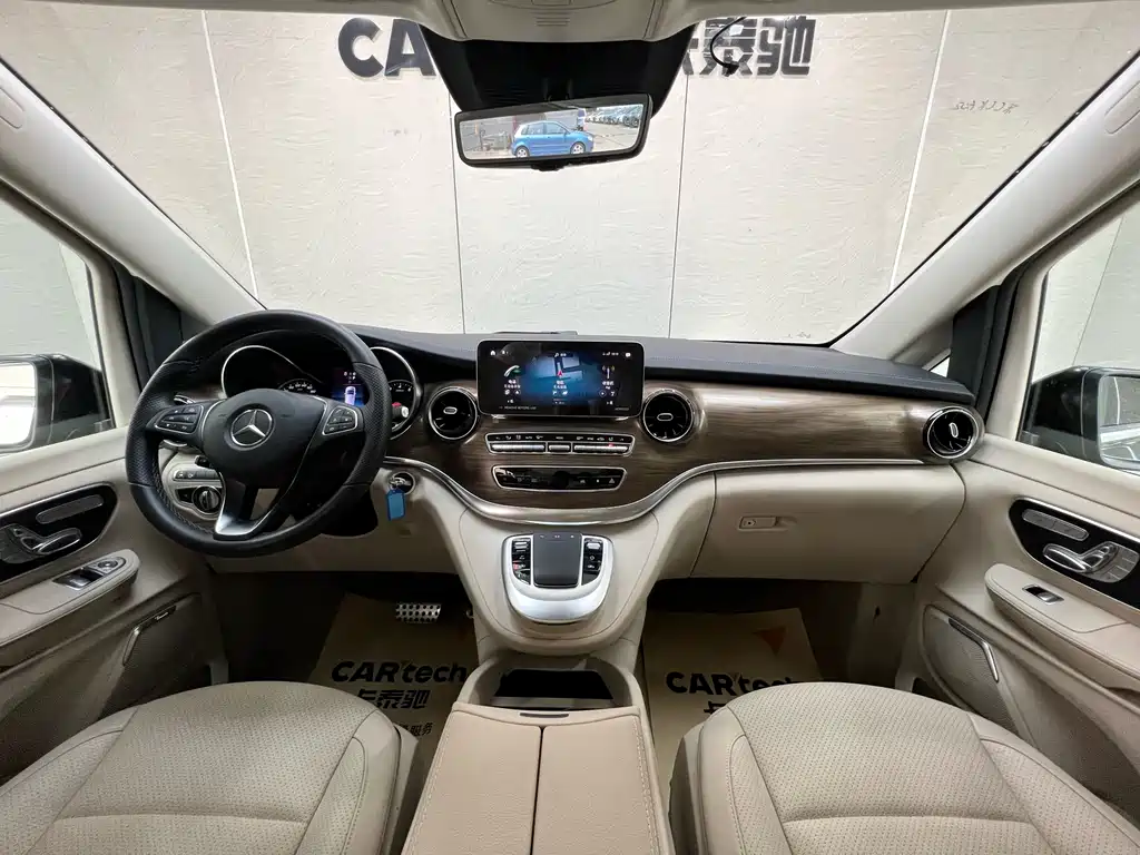 Mercedes-Benz V-Class 2023 — фото 15