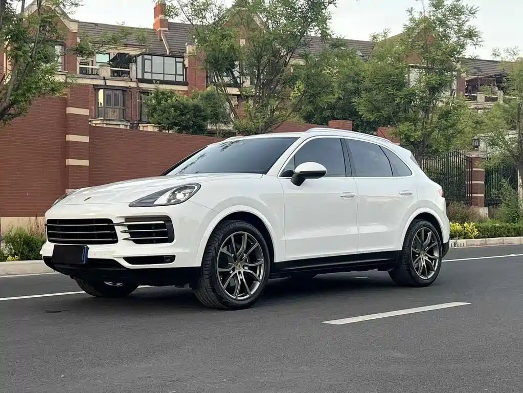 Porsche Cayenne 2021 — фото 1