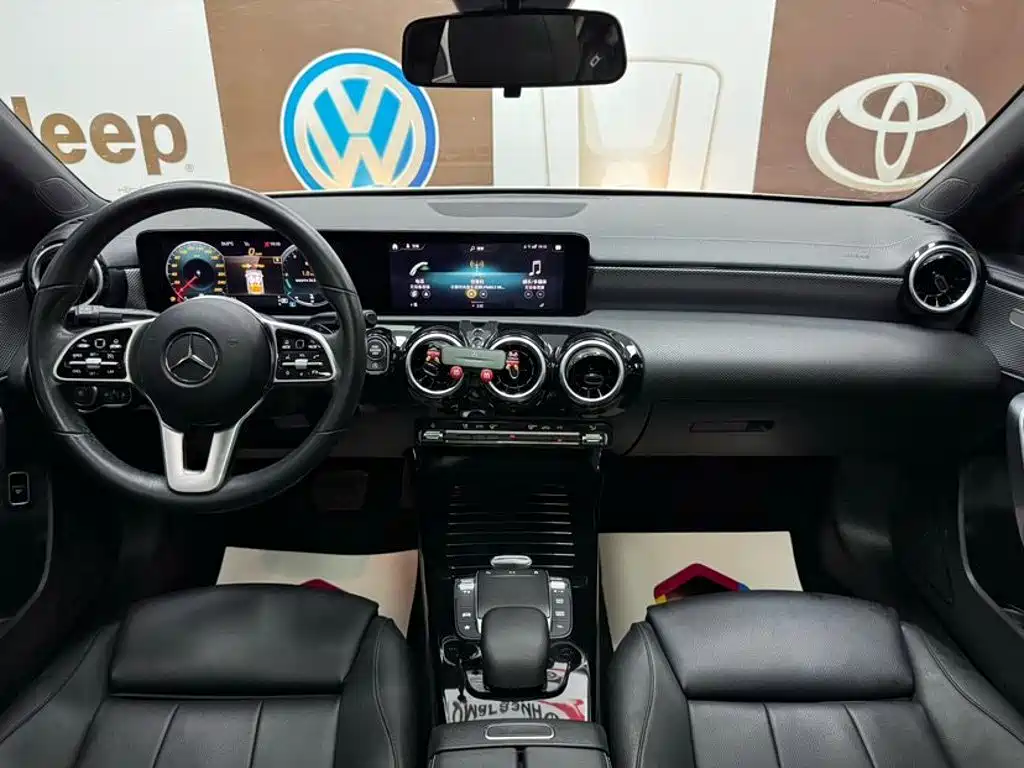Mercedes-Benz A-Class 2022 — фото 9