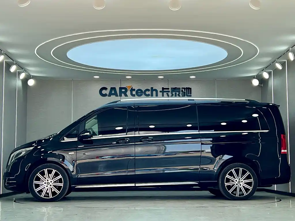 Mercedes-Benz V-Class 2023 — фото 4