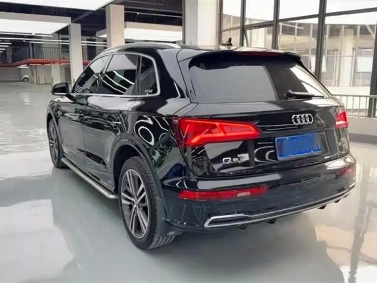 Audi Q5L 2018 — фото 14