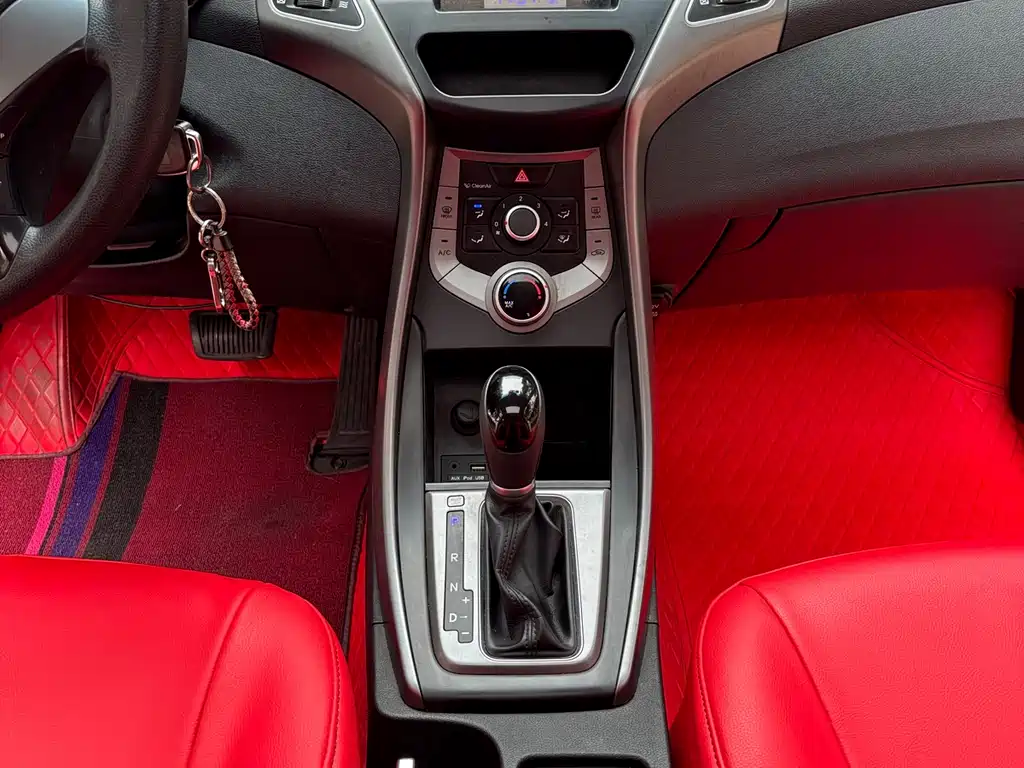 Hyundai Elantra 2017 — фото 15