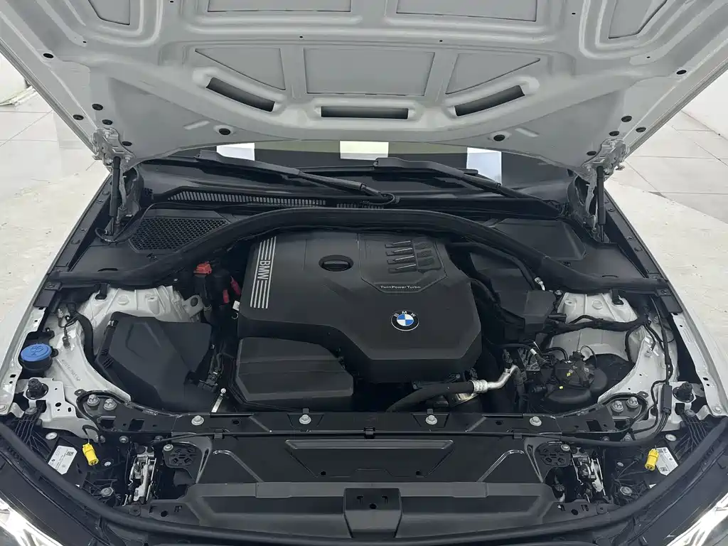 BMW 3 Series 2023 — фото 17