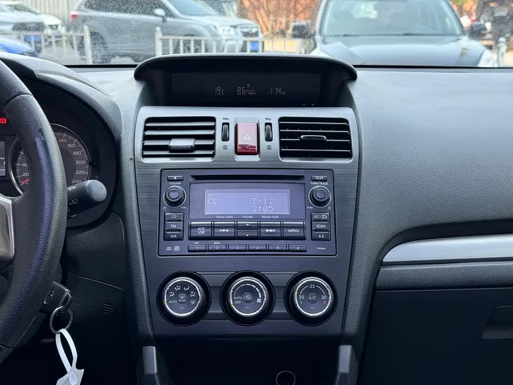 Subaru Forester 2015 — фото 14