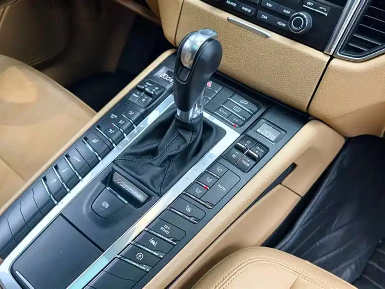 Porsche Macan 2017 — фото 14