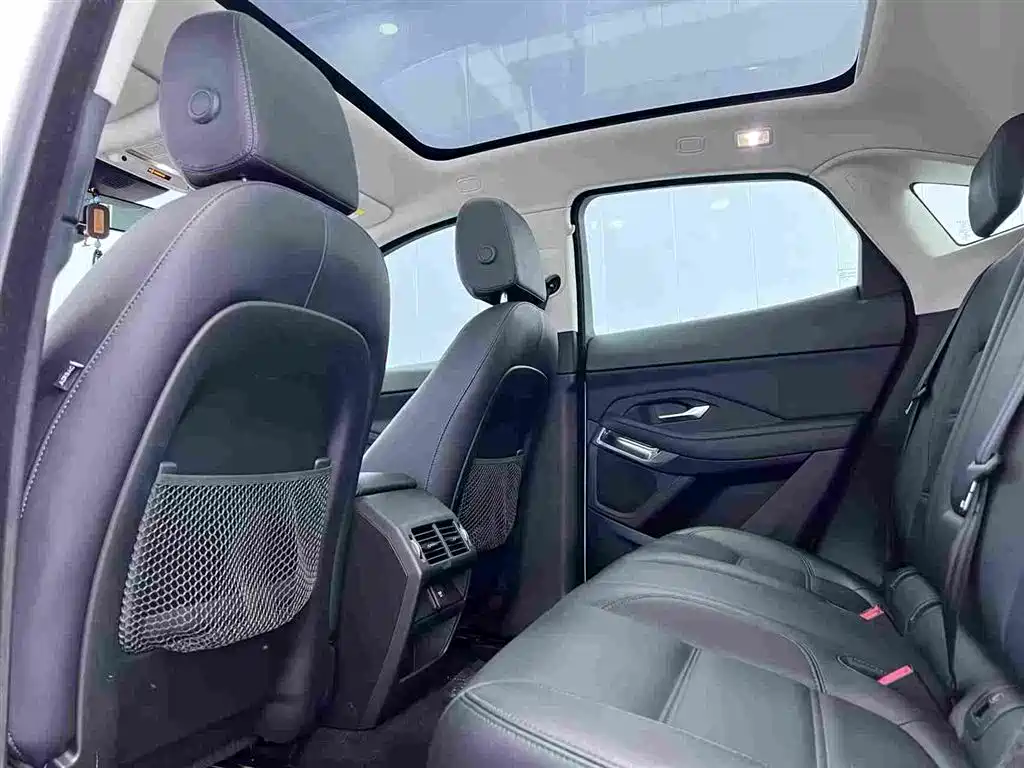 Jaguar E-PACE 2020 — фото 8