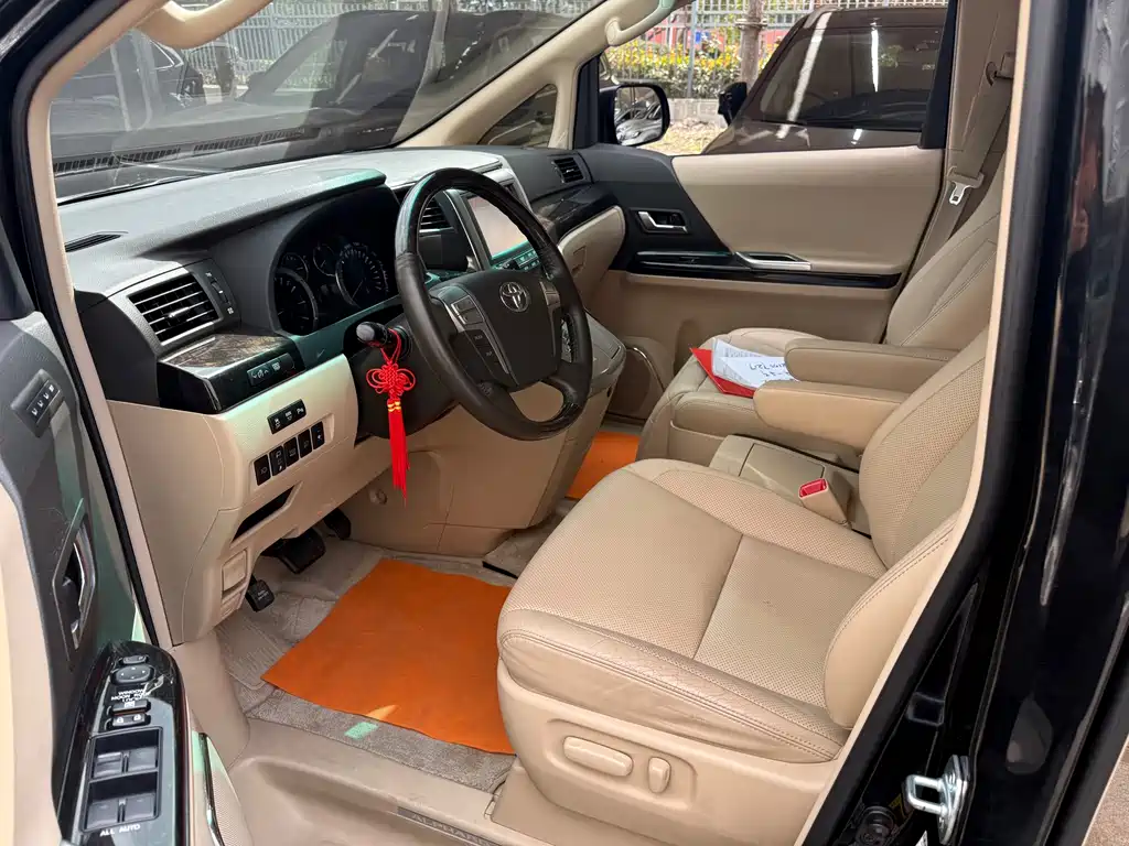 Toyota Alphard 2014