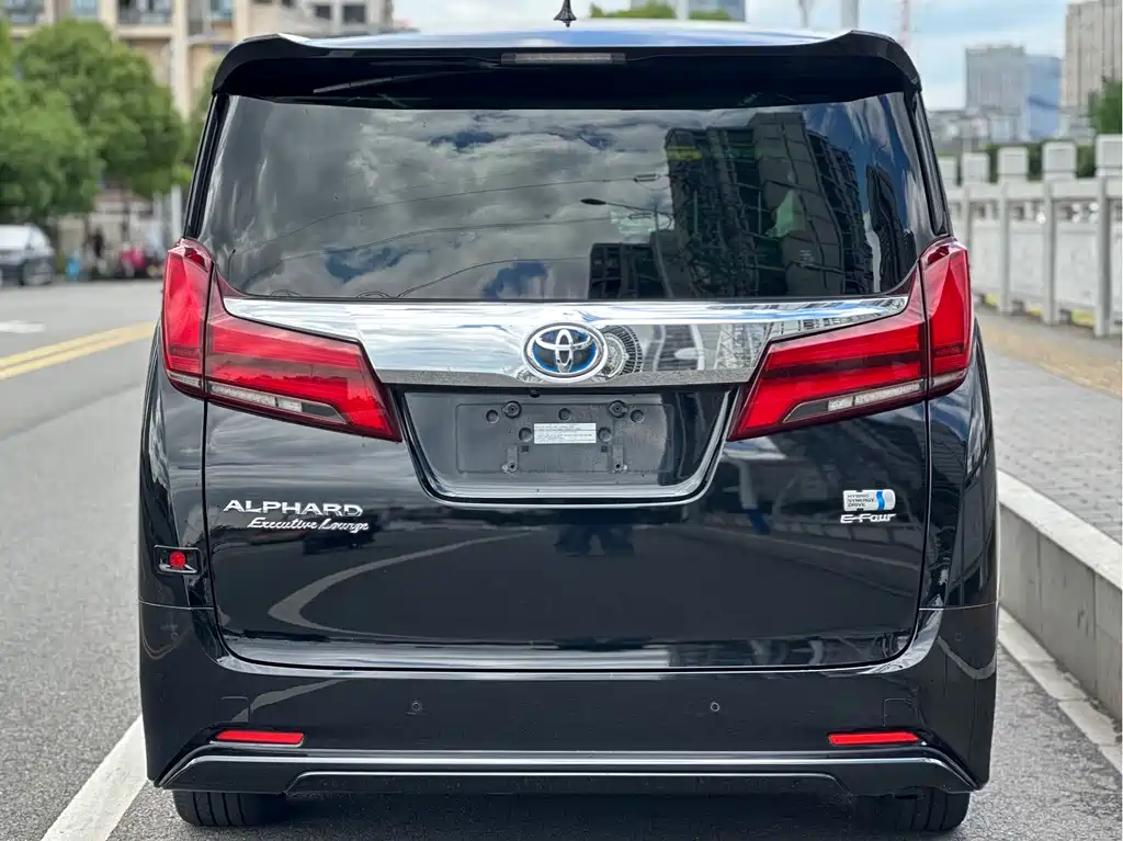 Toyota Alphard 2022 — фото 11