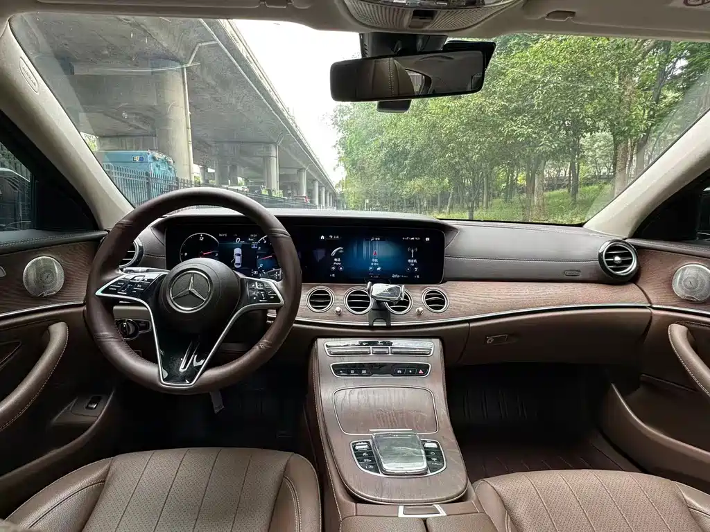 Mercedes-Benz E-Class 2023 — фото 9