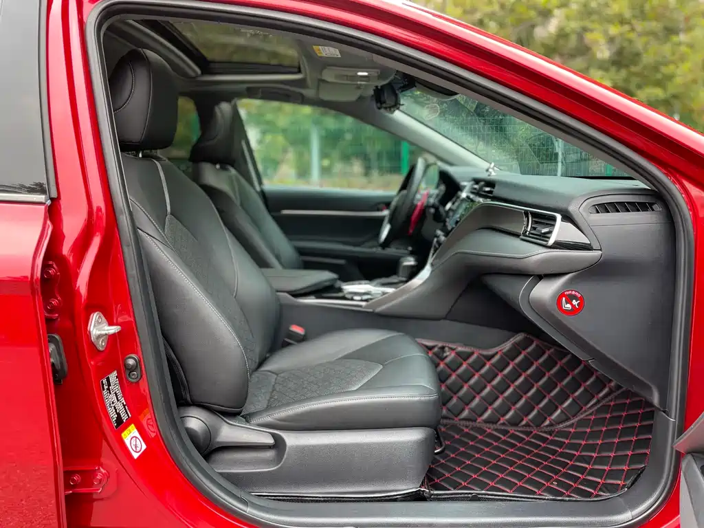 Toyota Camry 2018 — фото 10