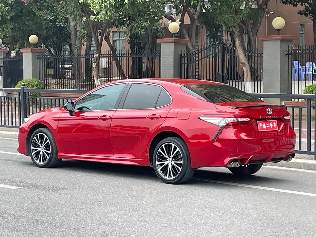 Toyota Camry 2018 — фото 3
