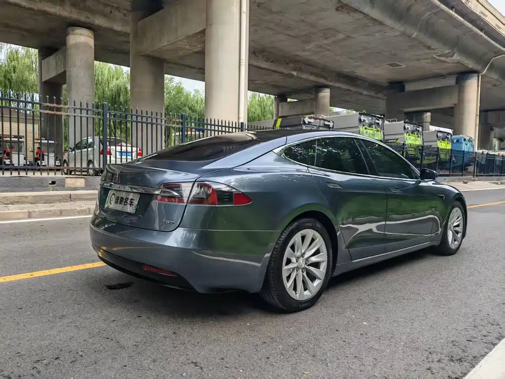 Tesla Model S 2019