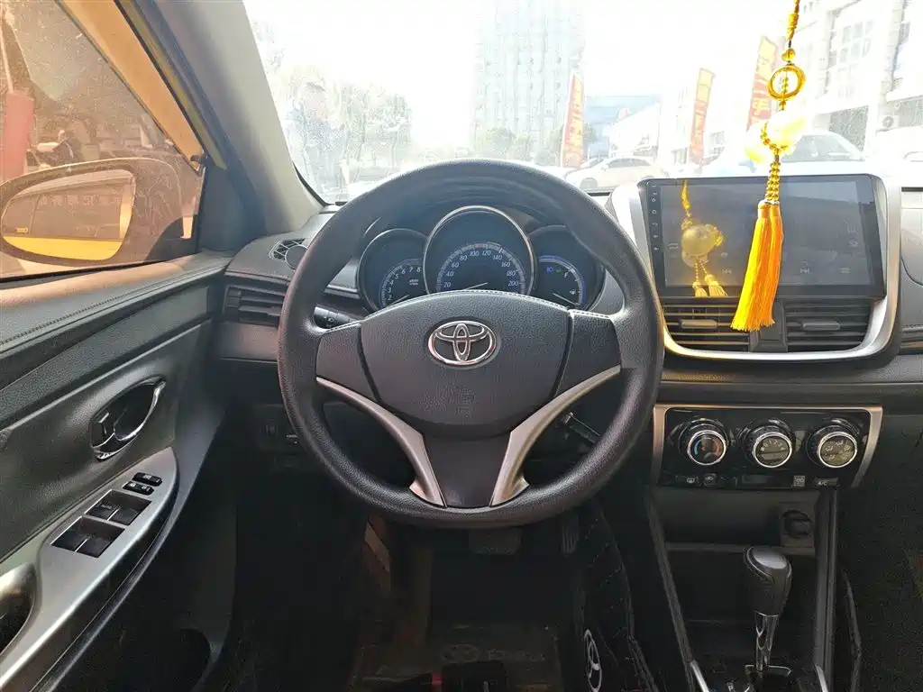 Toyota Yaris L 2016 — фото 7