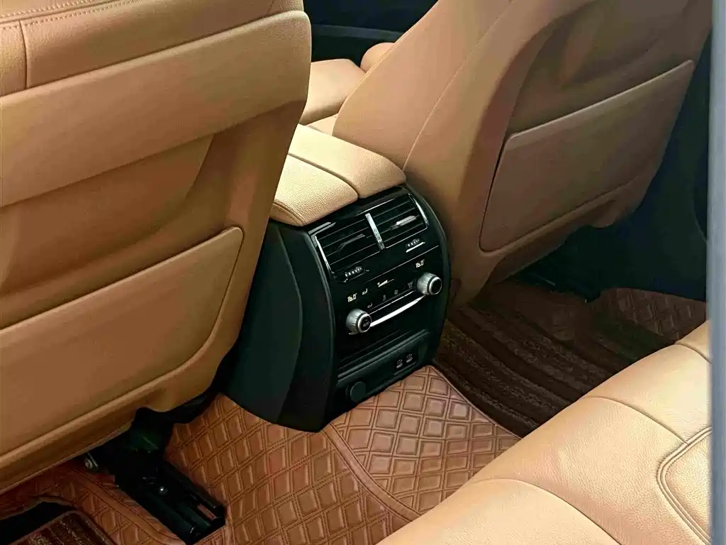 BMW 6 Series GT 2020 — фото 19