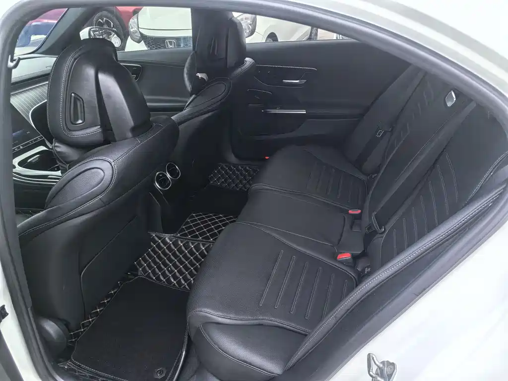 Mercedes-Benz C-Class 2023 — фото 10