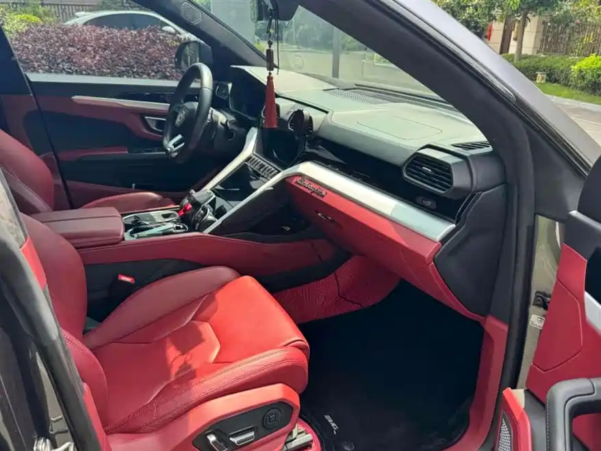 Lamborghini Urus 2019 — фото 12