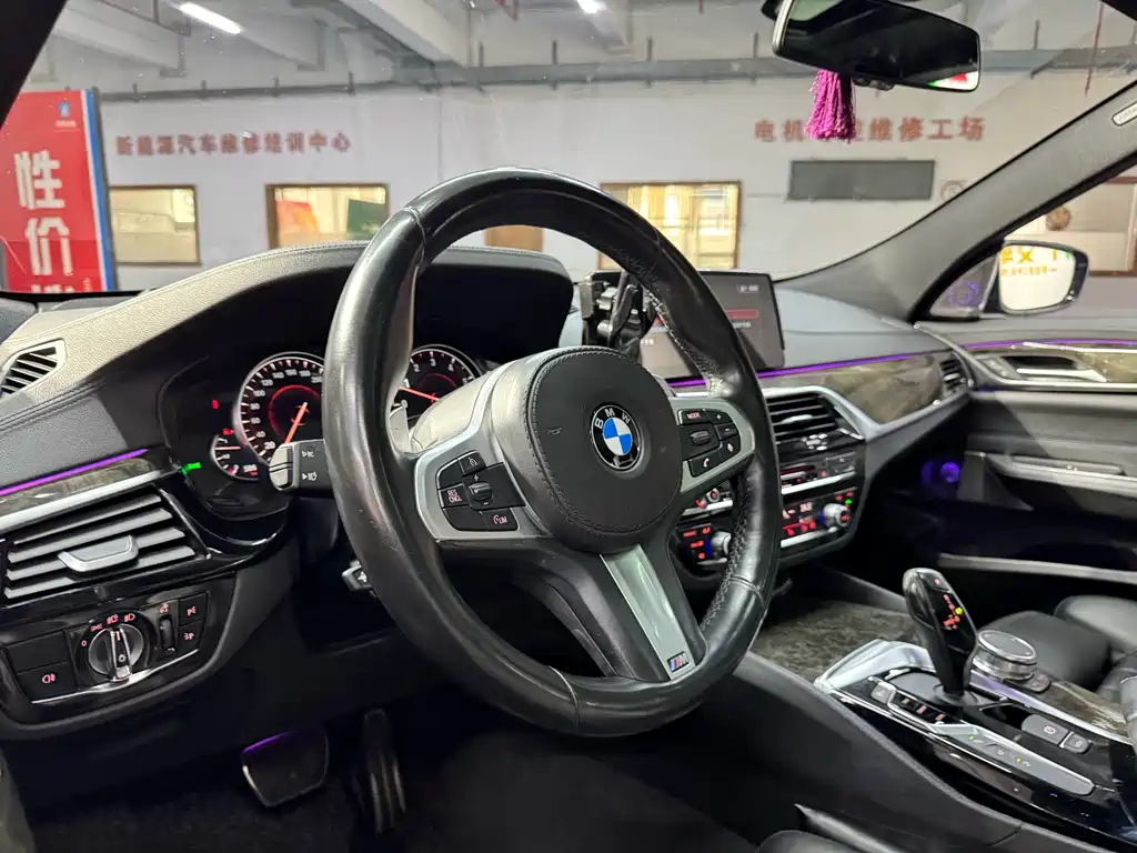 BMW 6 Series GT 2018 — фото 13