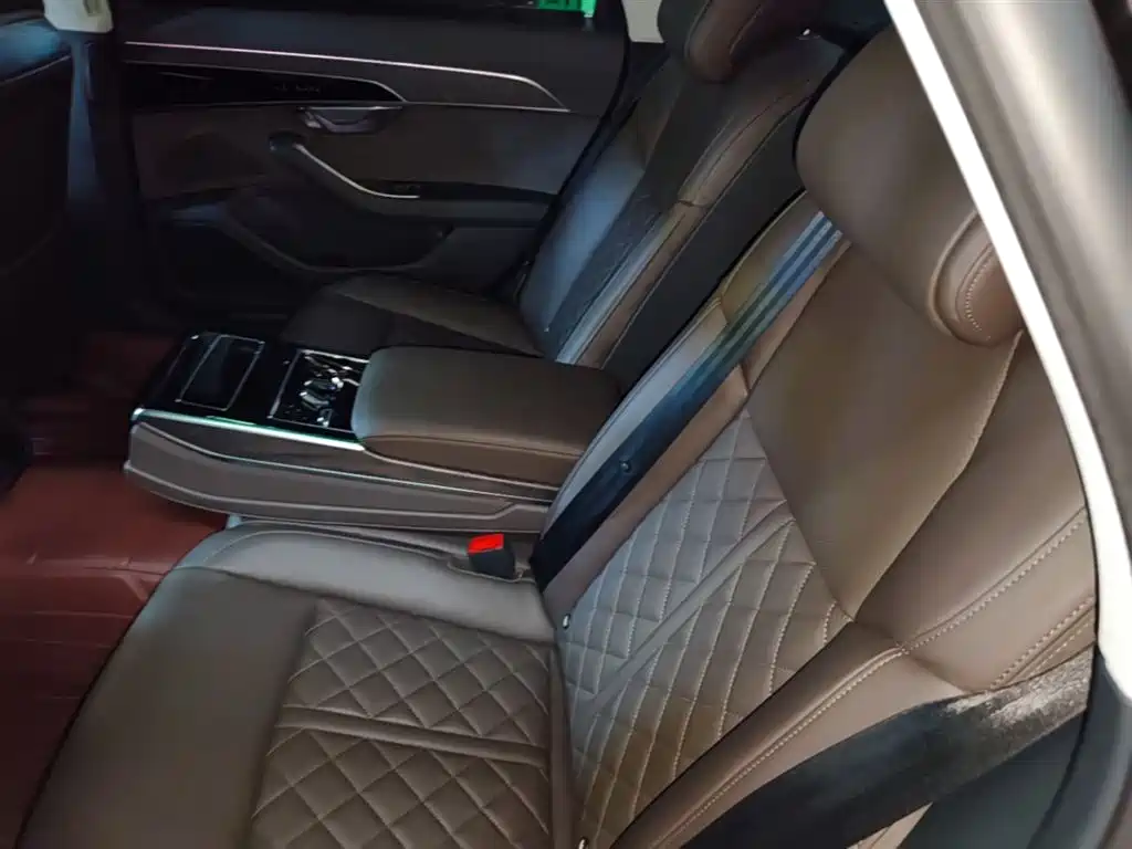 Audi A8 2021 — фото 17