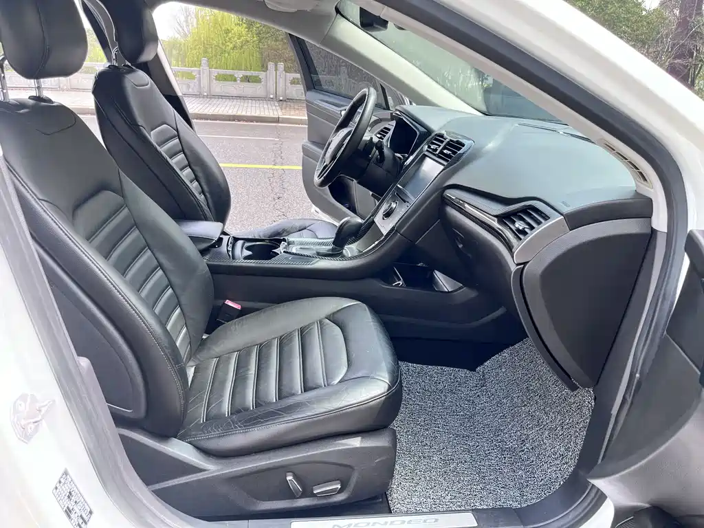 Ford Mondeo 2014 — фото 15