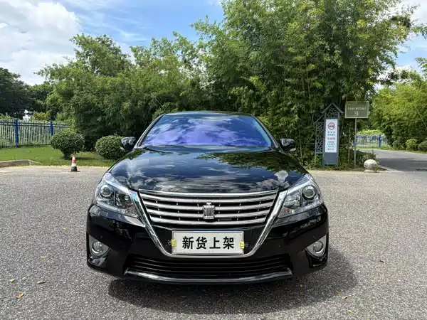 Toyota Crown 2013