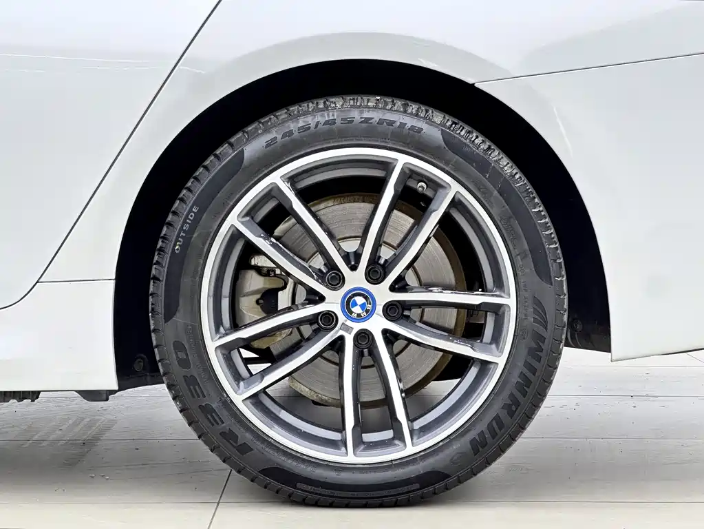 BMW 5 Series New Energy 2022 — фото 12