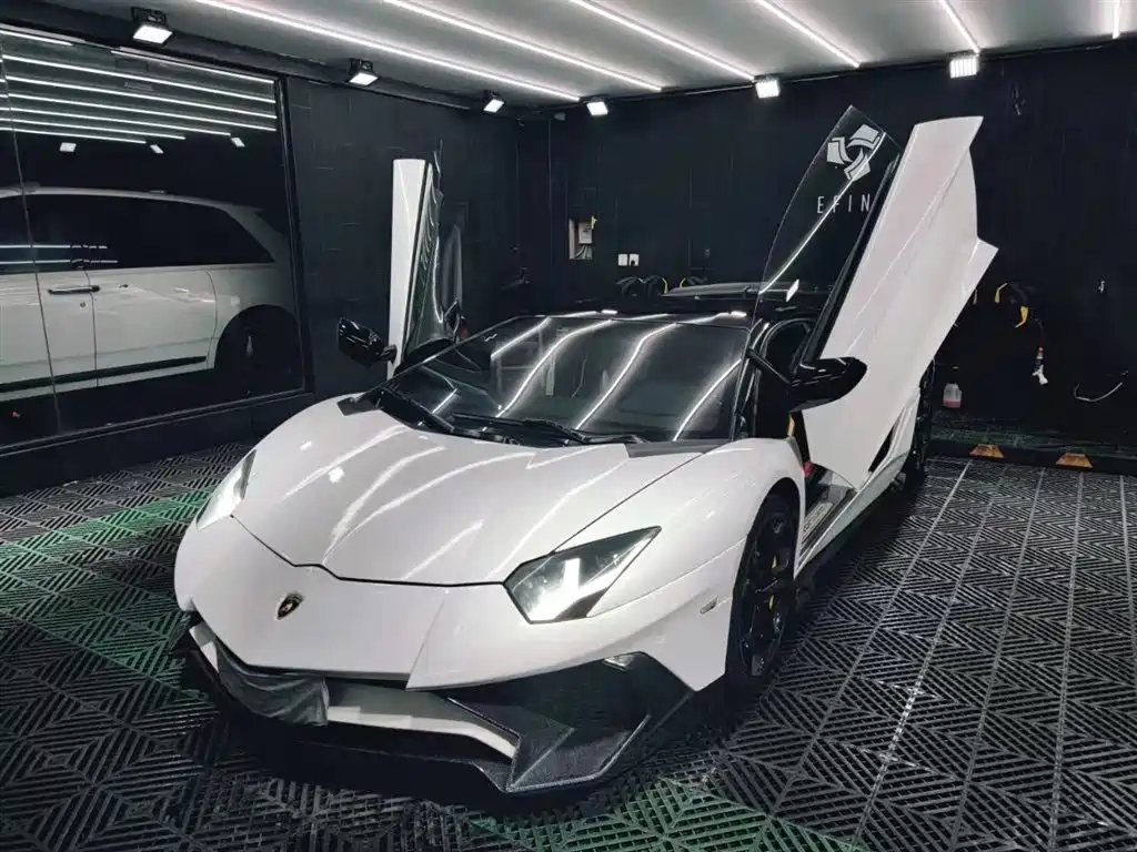 Lamborghini Aventador 2011