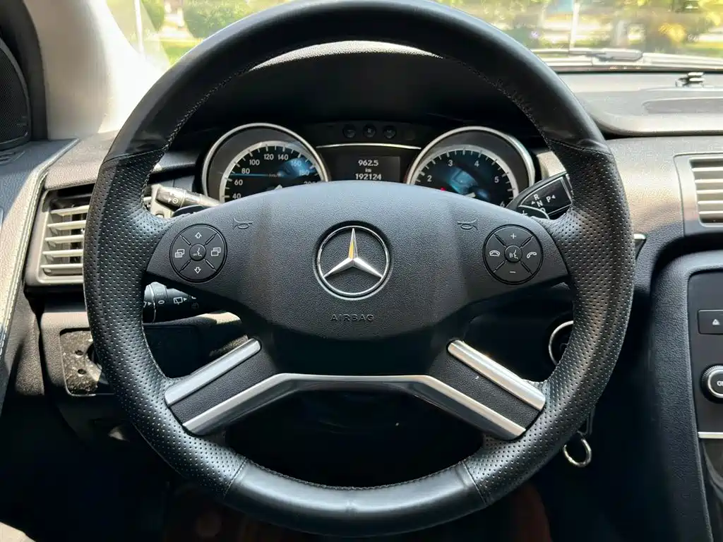 Mercedes-Benz R-Class 2015 — фото 26