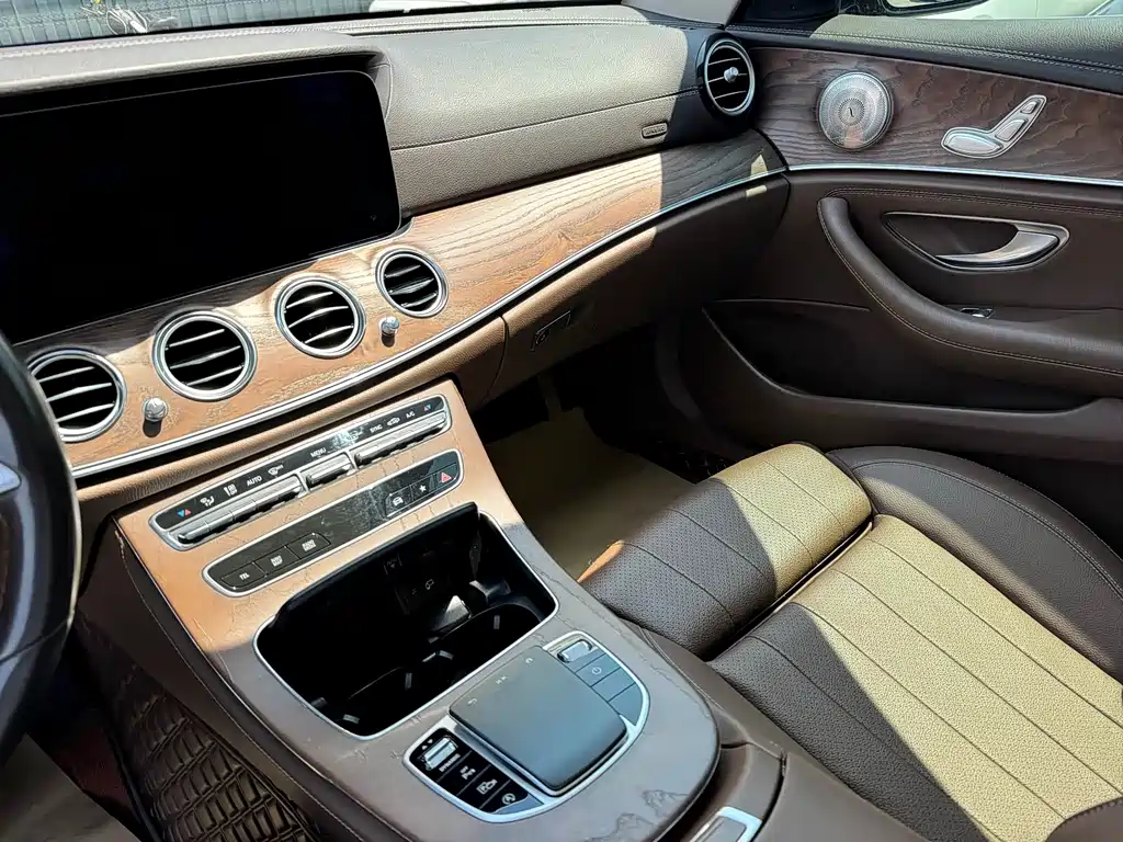 Mercedes-Benz E-Class 2021 — фото 10