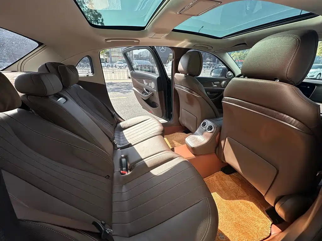 Mercedes-Benz E-Class 2023 — фото 23